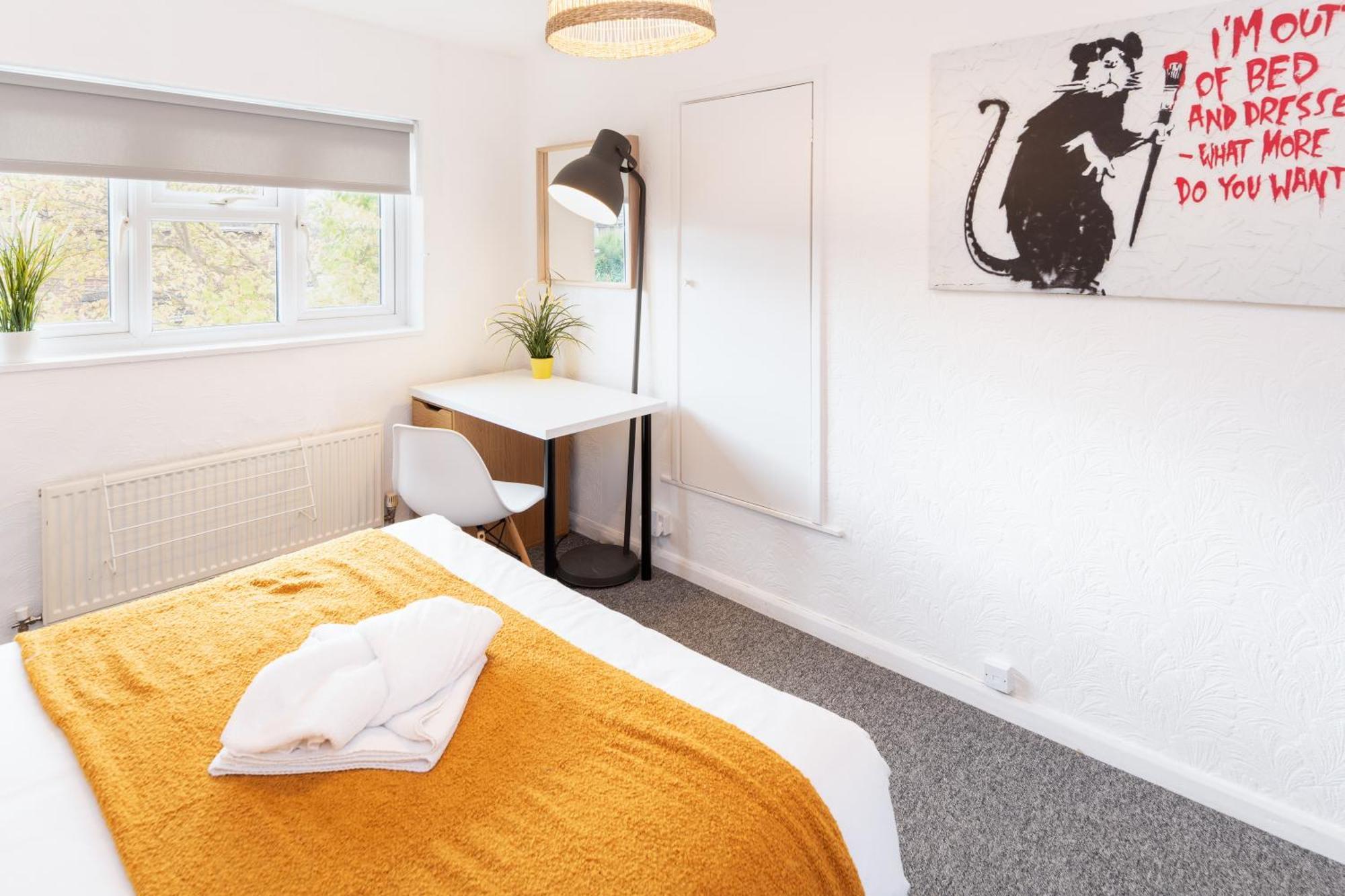Brett - Horfield - Away From - Sleeps 7 Bristol
