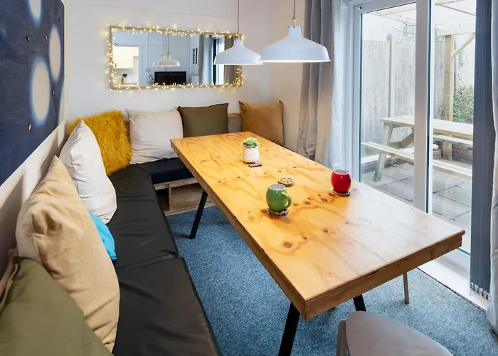 Brett Stays - Horfield - Home Away From Home - Sleeps 7