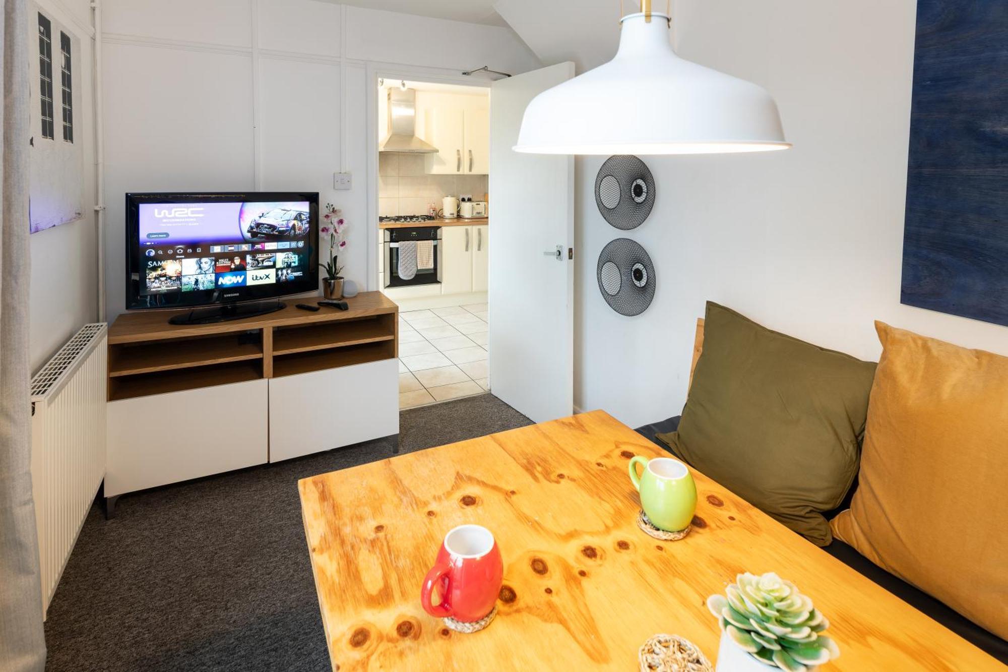 Brett - Horfield - Away From - Sleeps 7 *
