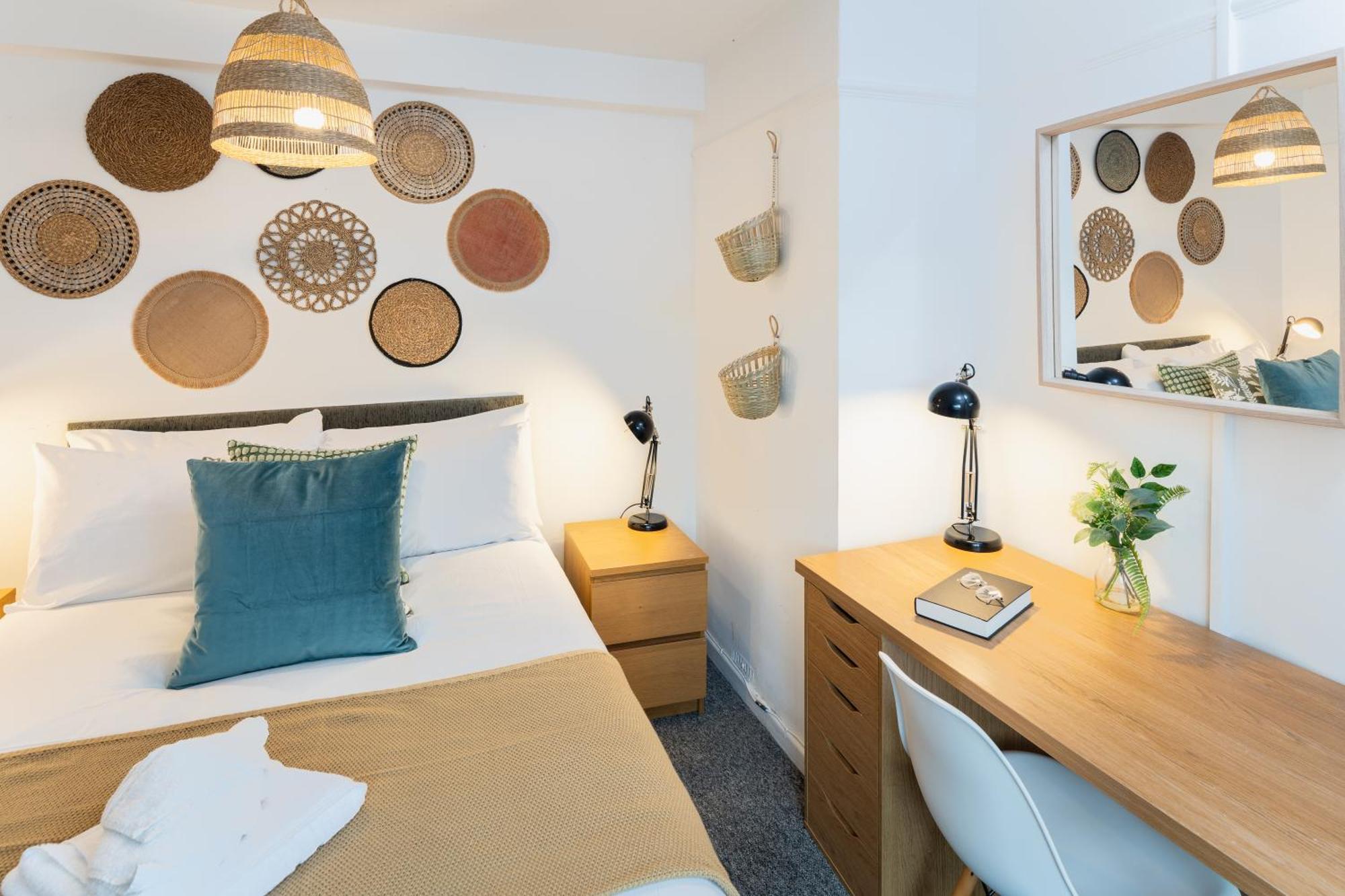 Brett - Horfield - Away From - Sleeps 7 *