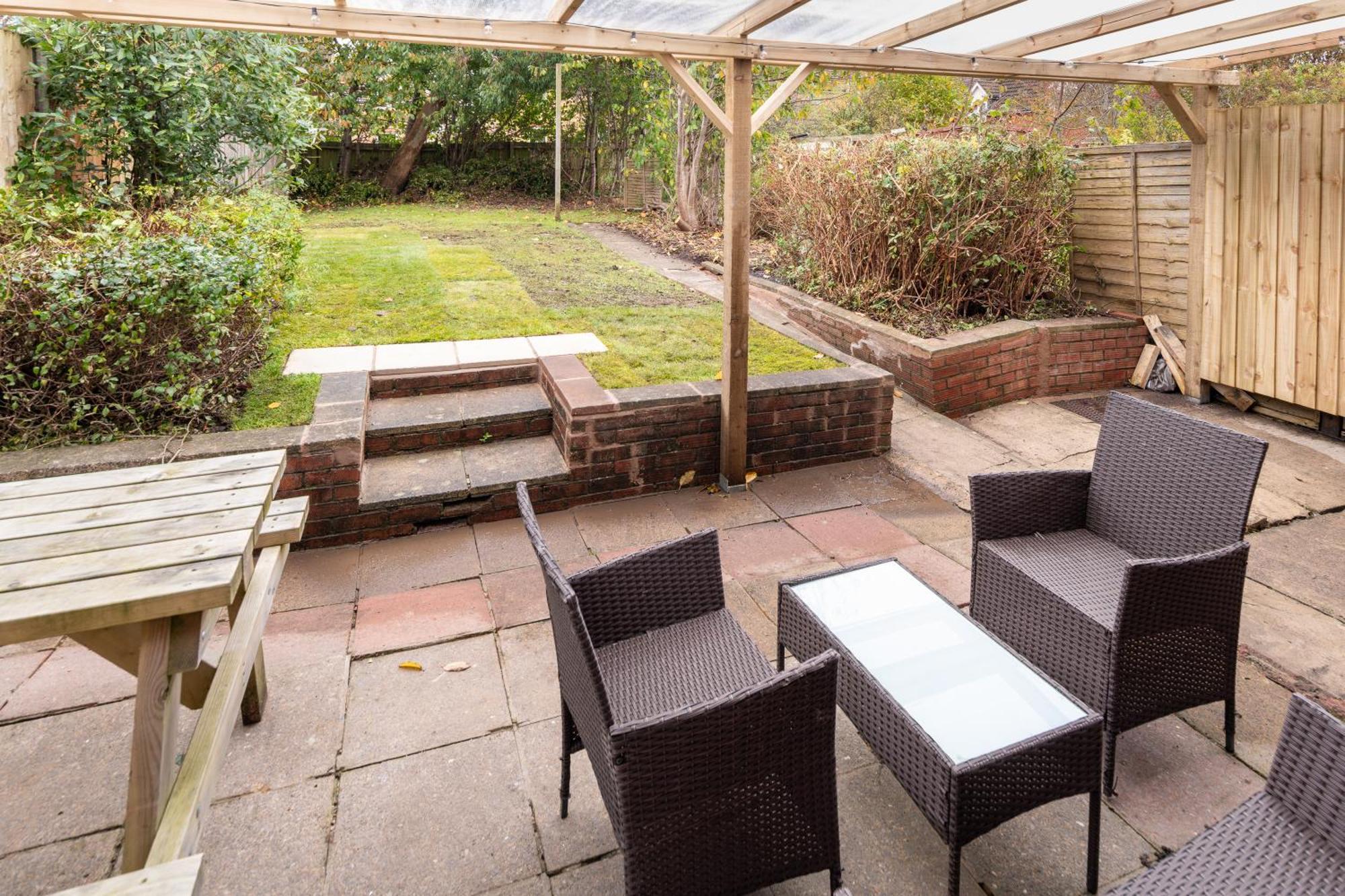 Brett - Horfield - Away From - Sleeps 7 Bristol