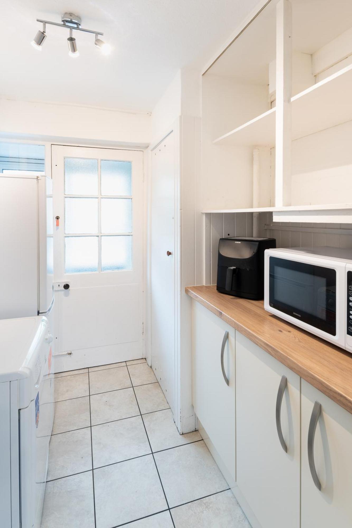 Brett - Horfield - Away From - Sleeps 7 * Bristol