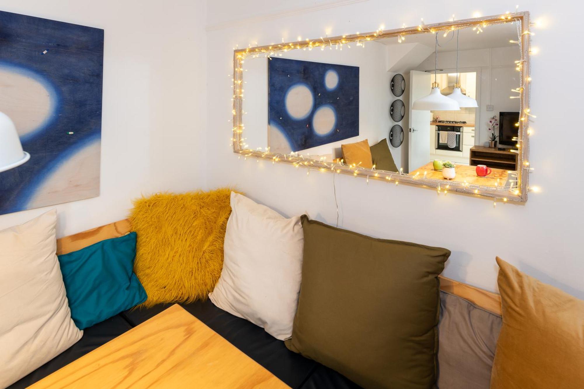 Brett - Horfield - Away From - Sleeps 7 * Bristol