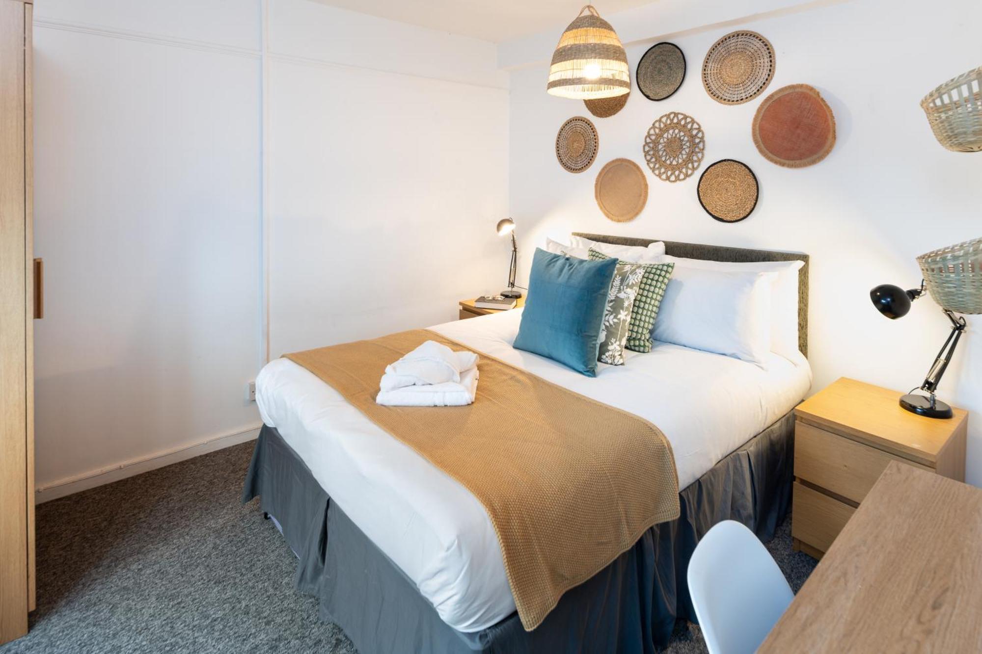 Brett - Horfield - Away From - Sleeps 7 Bristol